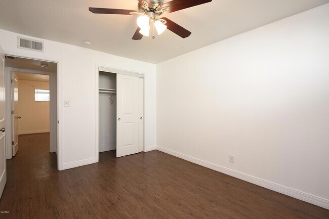 Building Photo - 502 E Mariposa St