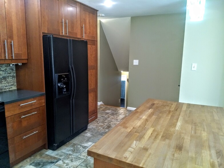 Kitchen - 16351 Petro Dr