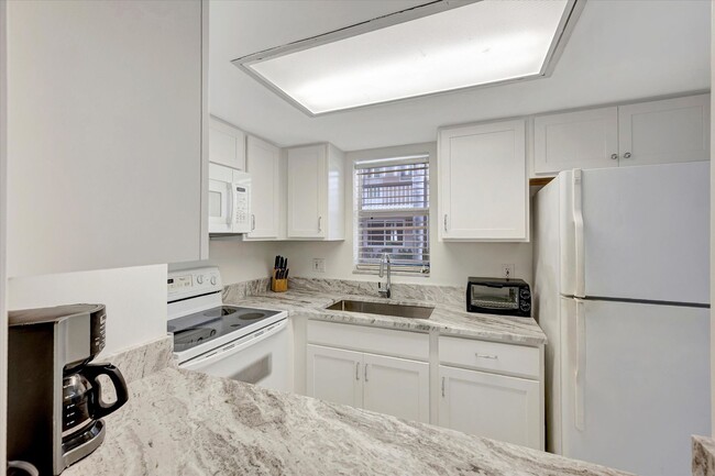Building Photo - Make this your Island Home ! -NICE One bed...