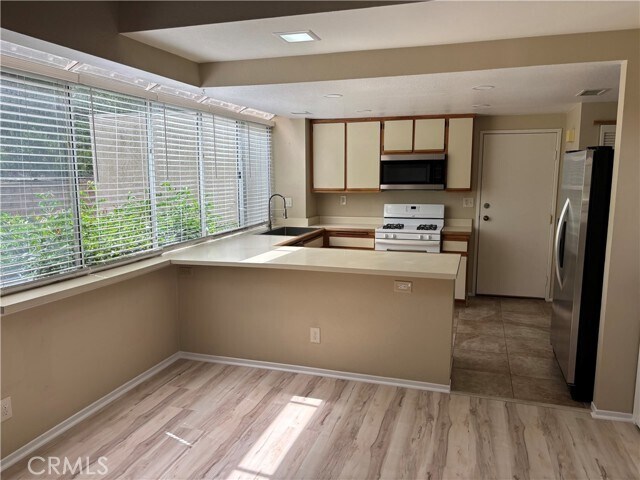 Building Photo - 26371 Moorsview