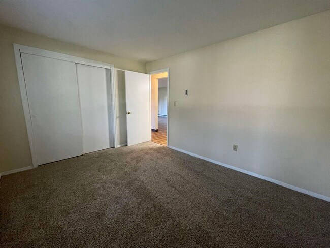 Building Photo - 99 Powers St