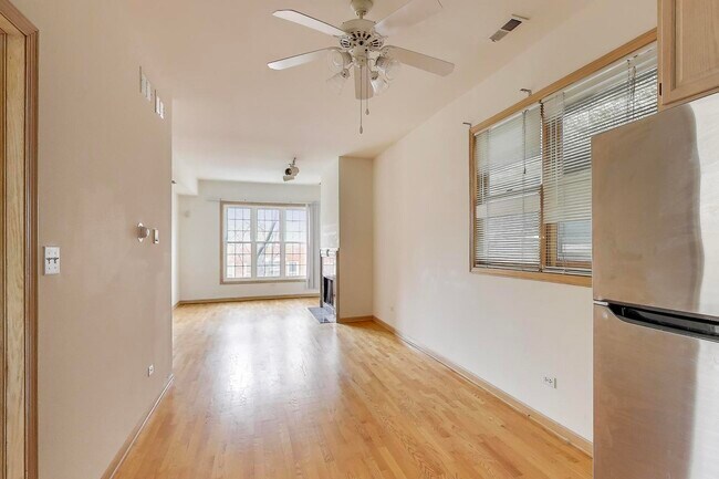 Building Photo - 1423 W Cortez St