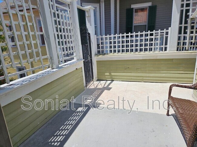 Building Photo - 110 S Pierce St