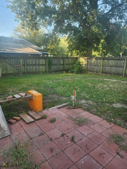 Building Photo - 308 N Miles Ave