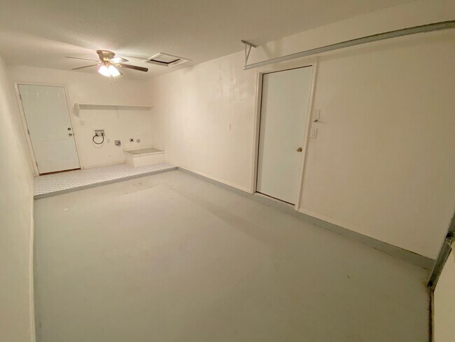 Building Photo - Northeast El Paso(Mesquite Hills 3bed with Refrig A/C and Solar Panels!