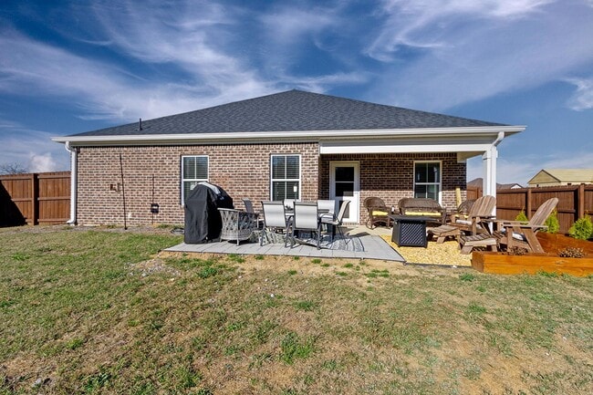 Building Photo - Available 6/12/26!
