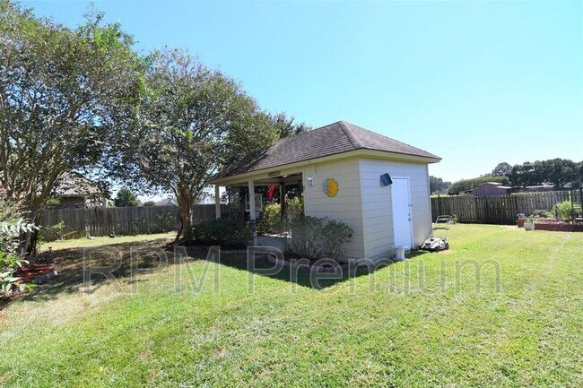 Building Photo - 2582 Boudreaux Ave