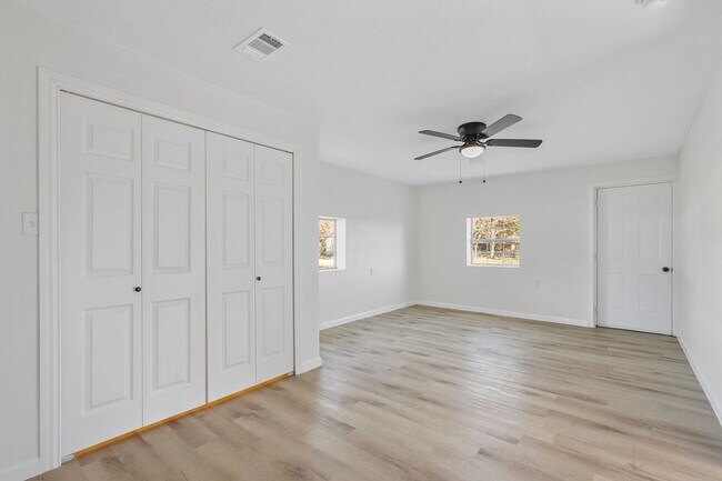 Building Photo - BEAUTIFUL- UPDATED 3 bedroom 1 Bath in Cle...
