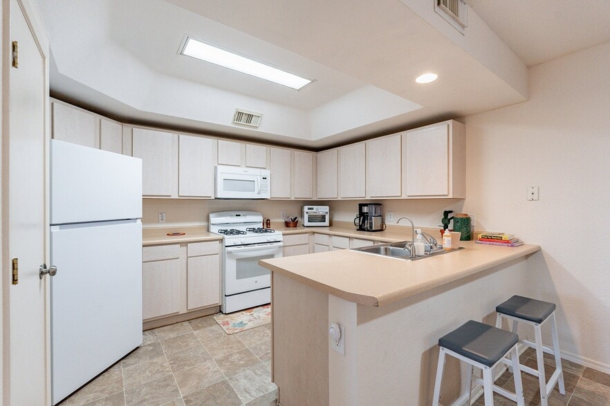 Building Photo - 1524 N Paseo La Tinaja