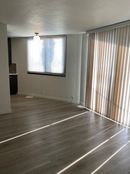 Building Photo - 2020 Albatross St