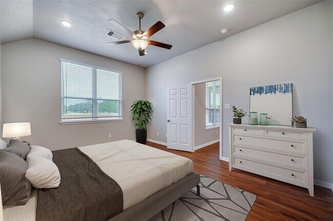 Building Photo - 1026 Tomball Downs Dr