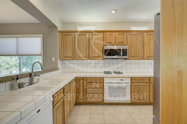 Building Photo - 400 Lilypond Ln