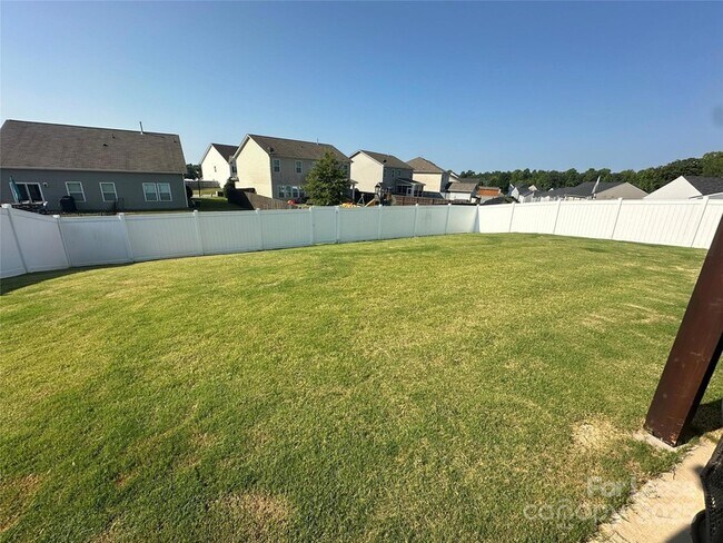 Building Photo - 1539 Spruce Ln