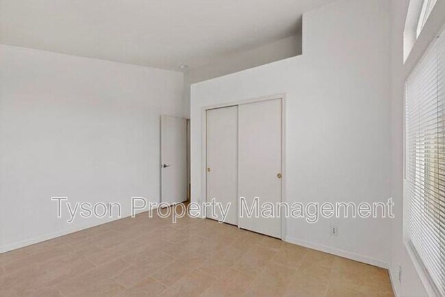 Building Photo - 4740 Jessica Dr NE