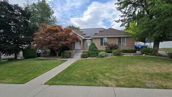 Building Photo - 1117 E 200 S