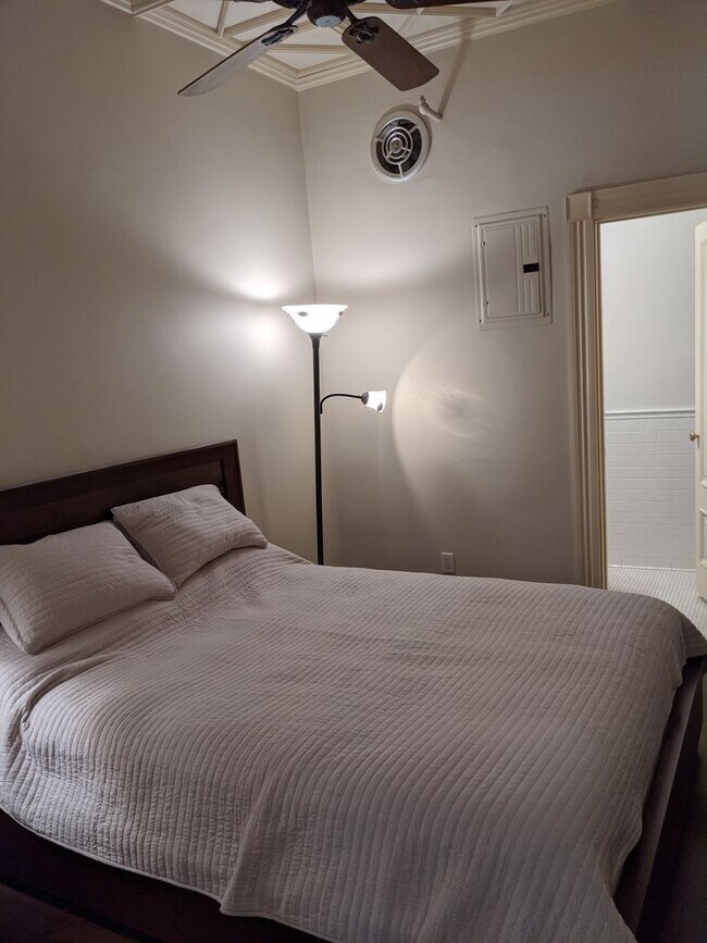 Building Photo - Back Bay FURNISHED 1 bedroom for 9/1