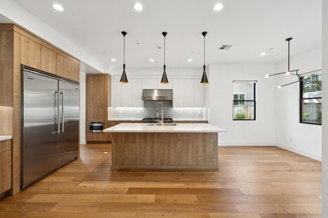 Building Photo - Luxurious Modern Single Family Home in West Menlo Park Available Now!