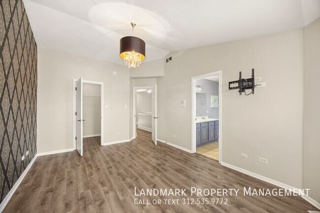 Building Photo - 6431 W 64th Pl