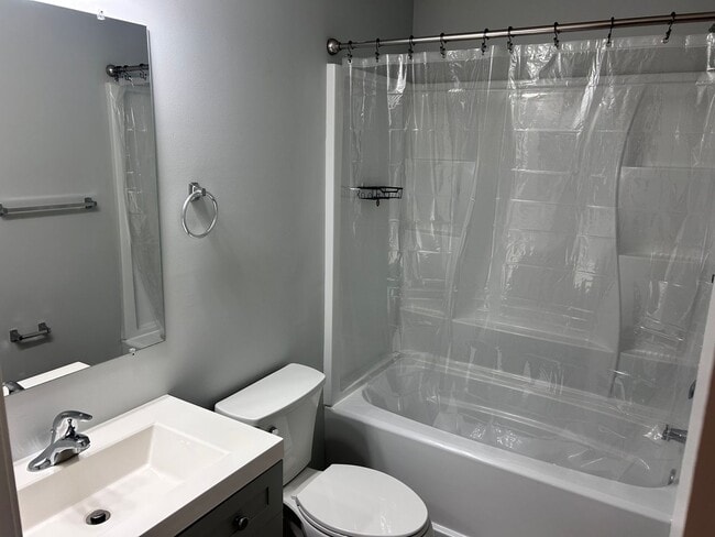 Building Photo - 2 bed 2 bath Townhouse in Woodmill