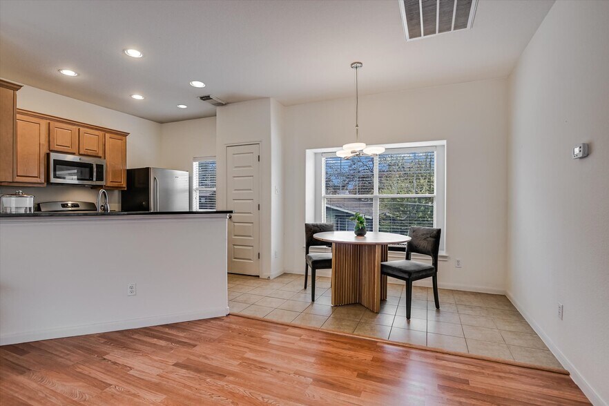 Building Photo - 2825 Saville Loop