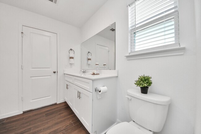 Building Photo - 25927 Chicory Dr