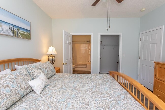Building Photo - 5801 Oyster Catcher Dr