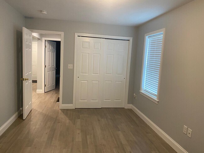 Building Photo - 547 Main St