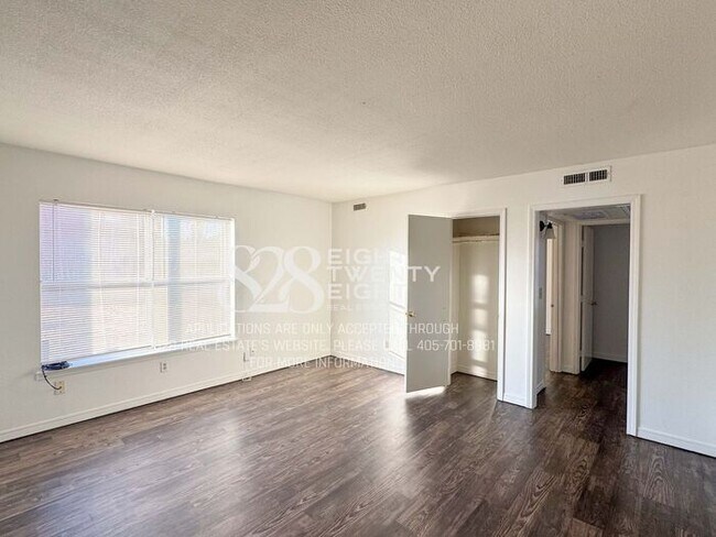 Building Photo - COMING SOON! West Oaks 2 Bed/1 Bath Second Floor Apt in Newcastle!