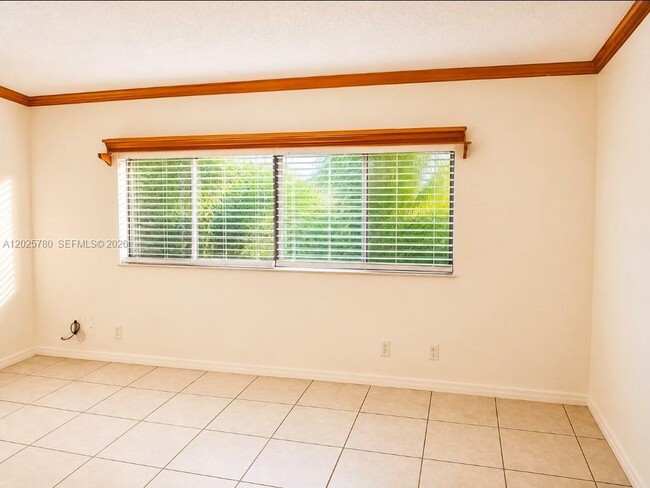 Building Photo - 3082 S Oakland Forest Dr