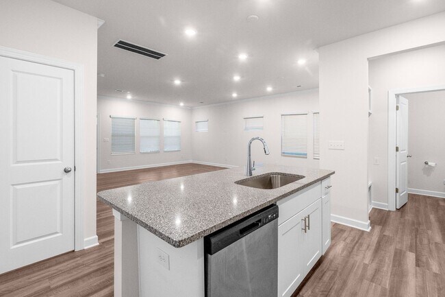 Building Photo - Beautiful and Spacious Home in the Heart o...