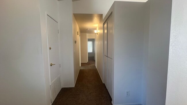 Building Photo - Single Story Rosamond home
