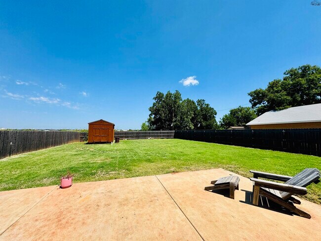 Building Photo - 3208 Northwest Dr