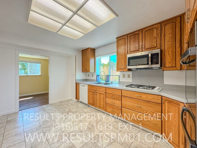 Building Photo - Spacious 4 Bedroom on corner lot