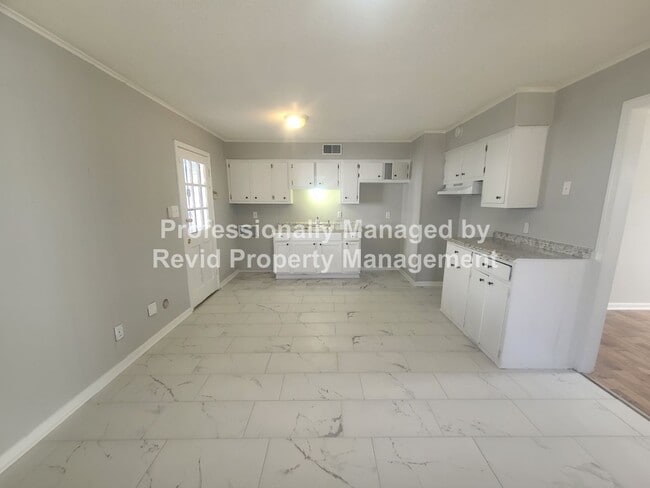 Building Photo - 3 Bedroom Home in Frayser!