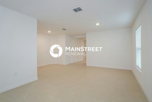 Building Photo - 4 Bedroom Pet-Friendly Home in Mascotte, FL with Main Street Renewal