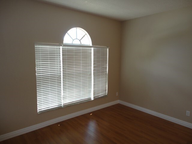 Building Photo - 10527 Beneva Dr