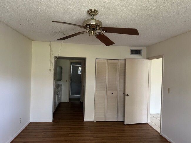 Building Photo - 1 Bedroom Condominium - Spring Creek - Sun...