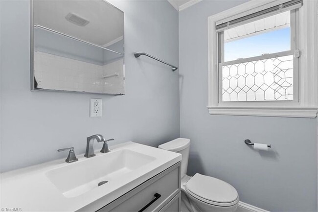 Building Photo - 1101 Hickory Ave