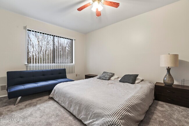 Building Photo - 110 Bowne Ct
