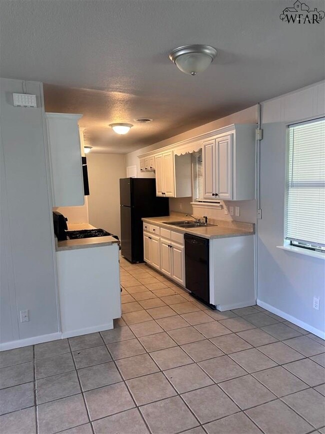 Building Photo - 4638 Cascades Dr