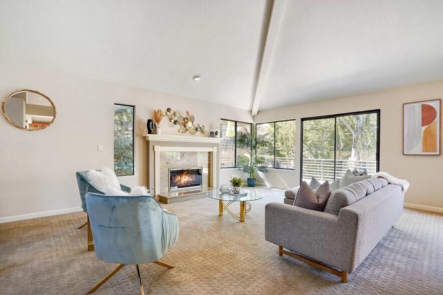 Building Photo - 3056 Lakemont Dr