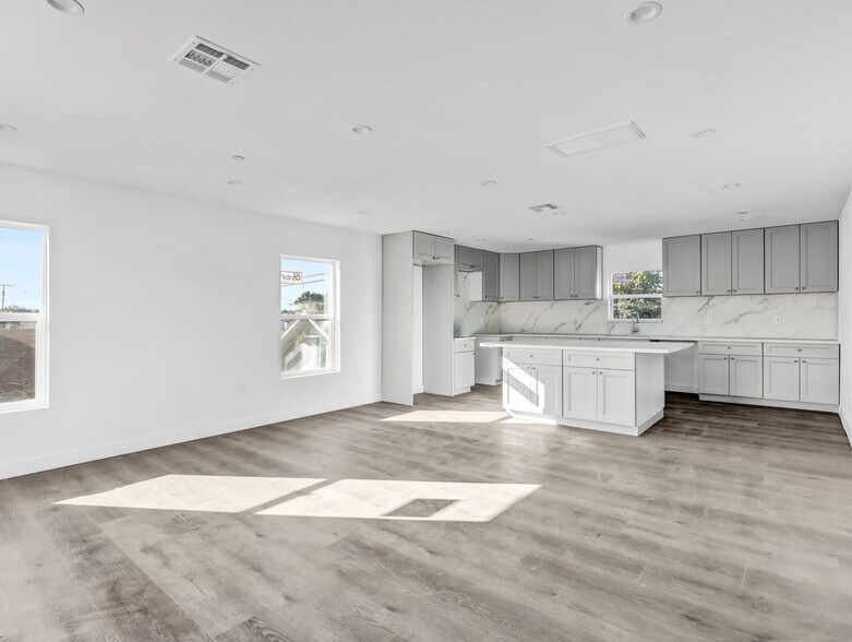 Building Photo - 1231 S Rowan Ave