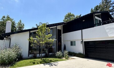 Building Photo - 22700 Flamingo St