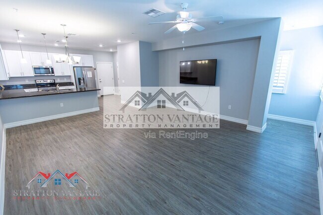 Building Photo - 2821 S Skyline Dr