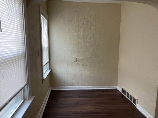 Building Photo - Spacious 5-Bedroom Home with Detached Garage