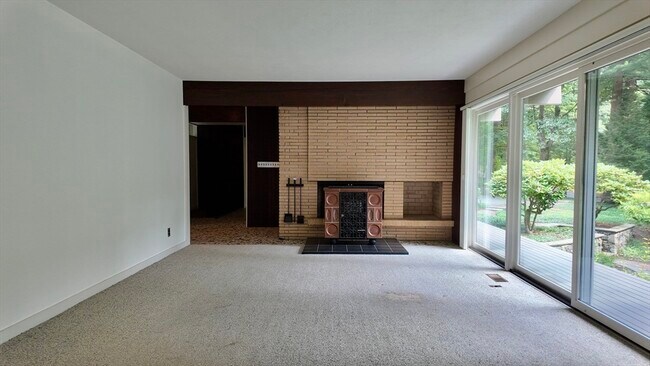 Building Photo - 14 Overlook Dr