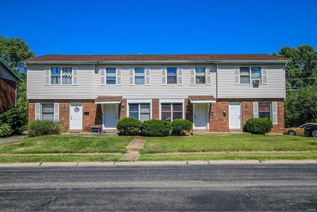 Primary Photo - St Charles Townhomes