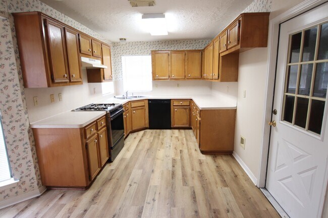 Building Photo - 5855 Baird St