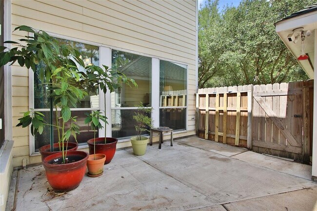 Building Photo - 16242 Pine Thorn Dr