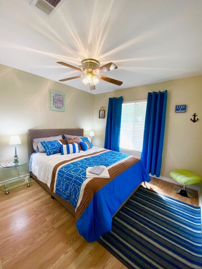 Building Photo - Best Deal in SW Bakersfield. Fully furnished home with a Pool